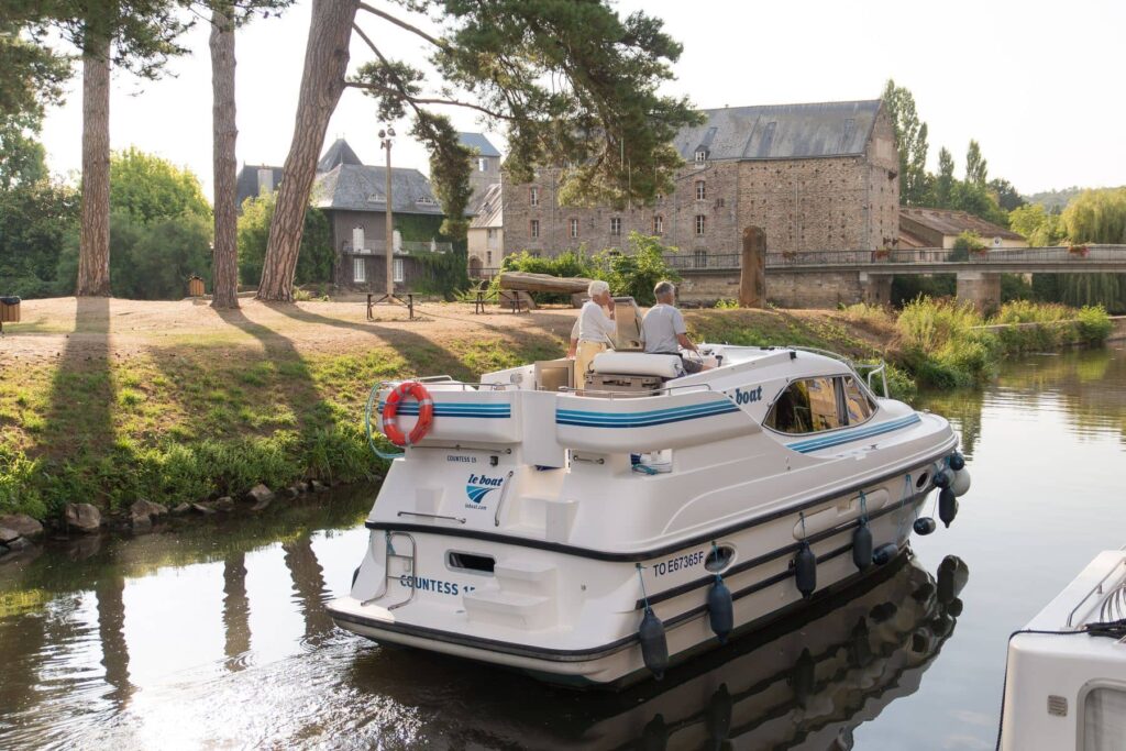 Without Skipper Licence